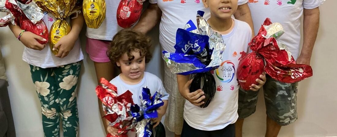Entrega de Ovos de Páscoa